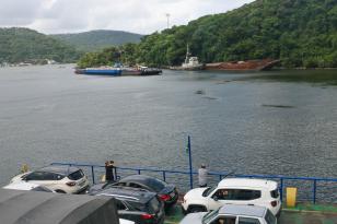 Travessia da baía de Guaratuba por ferry boat. 