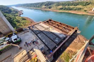 Ponte de Integração Brasil - Paraguai em construção